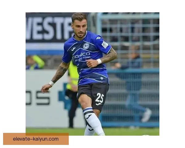 乌拉圭队攻守转换迅速，展现出卓越战术素养，状态回暖值得关注。